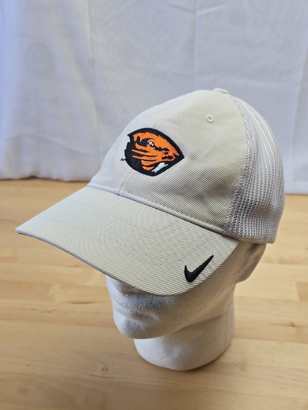 Nike NCAA Oregon State Beavers Flexfit Cream/White Mesh-Back Baseball Cap OSFA